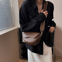 Cross-border Retro Niche Women's Small Bag 2024 New Fashion Saddle Bag Wide Shoulder Strap Crossbody Women's Bag Underarm Bag