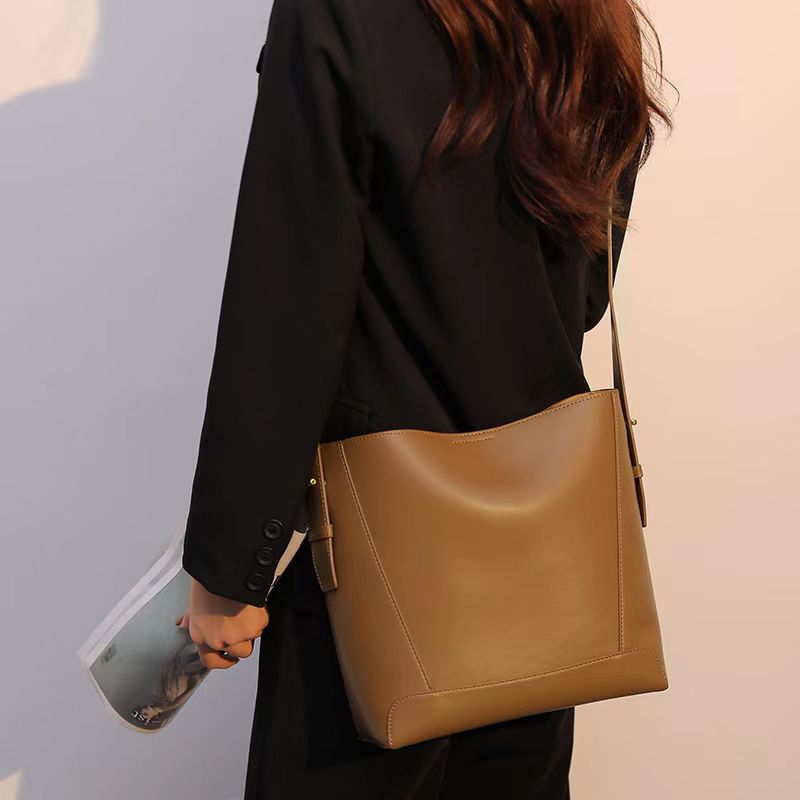 Women's Bag 2026 New Model High-End Large-Capacity Bucket Bag Soft Leather Versatile Shoulder Crossbody Bag Wholesale