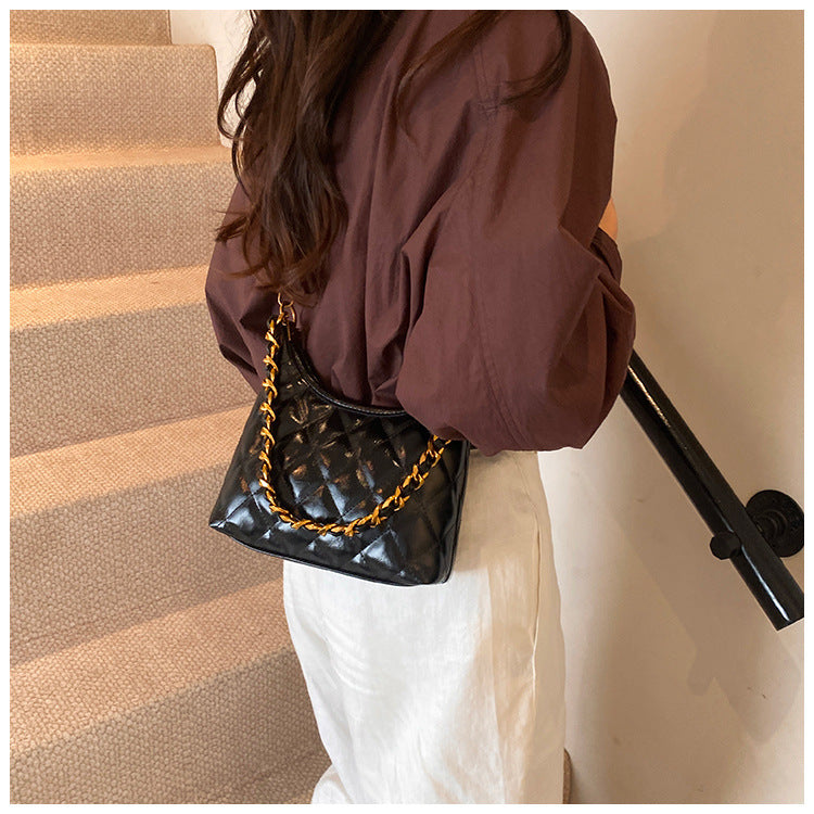 Cross-Border Quilted Saddle Bag, Autumn and Winter New Shoulder Bag, Fashionable Armpit Bag, Work Clothing Versatile Crossbody Bag
