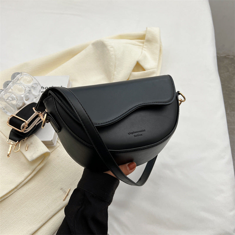 Cross-border Retro Niche Women's Small Bag 2024 New Fashion Saddle Bag Wide Shoulder Strap Crossbody Women's Bag Underarm Bag