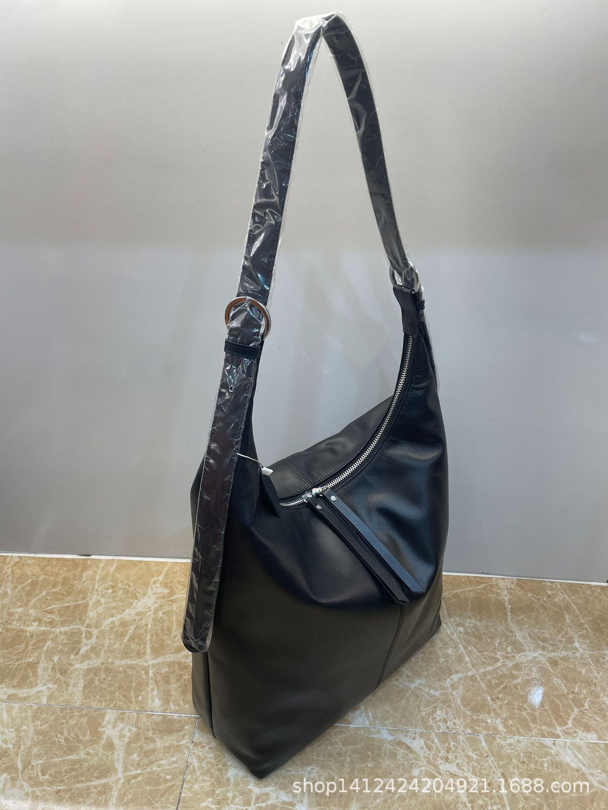 Large-Capacity Women's Shoulder Bucket Bag, Versatile Tote Bag, Fashionable Crossbody Bag, Genuine Leather Women's Handbag