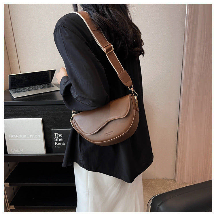Cross-border Retro Niche Women's Small Bag 2024 New Fashion Saddle Bag Wide Shoulder Strap Crossbody Women's Bag Underarm Bag