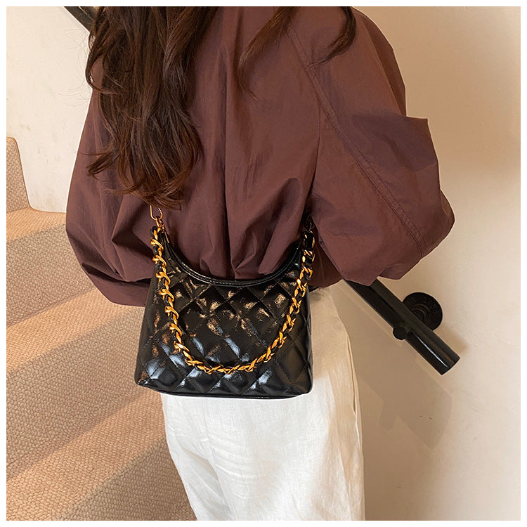 Cross-Border Quilted Saddle Bag, Autumn and Winter New Shoulder Bag, Fashionable Armpit Bag, Work Clothing Versatile Crossbody Bag