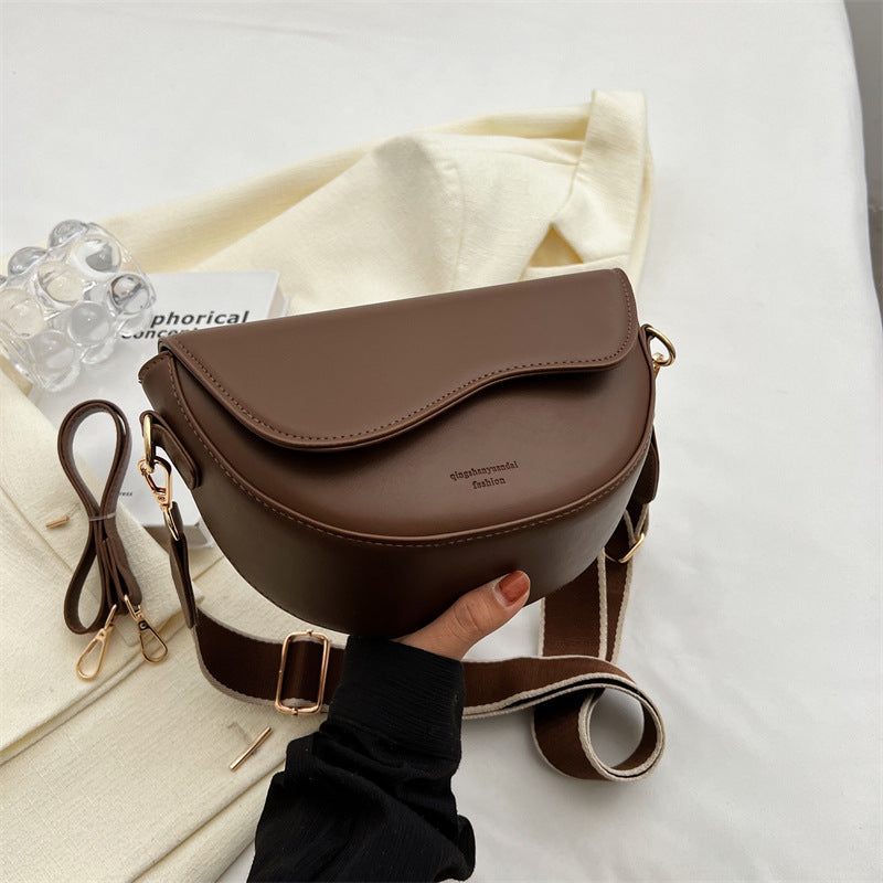 Cross-border Retro Niche Women's Small Bag 2024 New Fashion Saddle Bag Wide Shoulder Strap Crossbody Women's Bag Underarm Bag