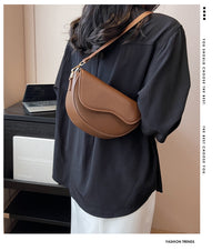 Cross-border Retro Niche Women's Small Bag 2024 New Fashion Saddle Bag Wide Shoulder Strap Crossbody Women's Bag Underarm Bag