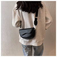 Cross-border Retro Niche Women's Small Bag 2024 New Fashion Saddle Bag Wide Shoulder Strap Crossbody Women's Bag Underarm Bag