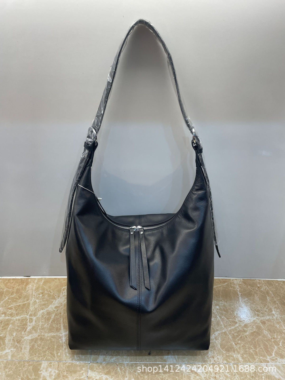 Large-Capacity Women's Shoulder Bucket Bag, Versatile Tote Bag, Fashionable Crossbody Bag, Genuine Leather Women's Handbag