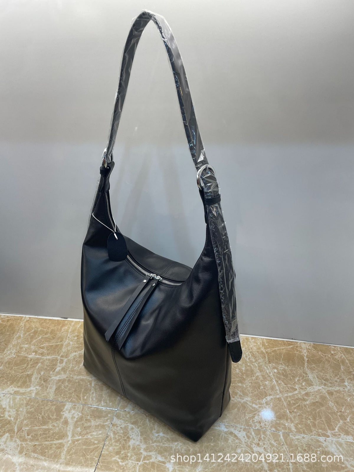 Large-Capacity Women's Shoulder Bucket Bag, Versatile Tote Bag, Fashionable Crossbody Bag, Genuine Leather Women's Handbag