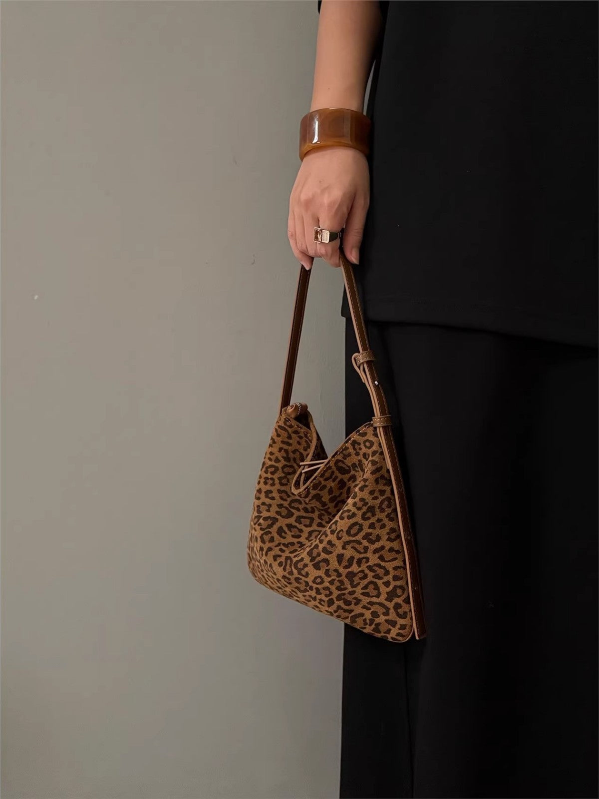 2026 Original Design Small Bag with Retro Fashion Feel, Leopard Print Pu Suede Handbag, Shoulder Bag, Mahjong Bag, Personalized Underarm Bag