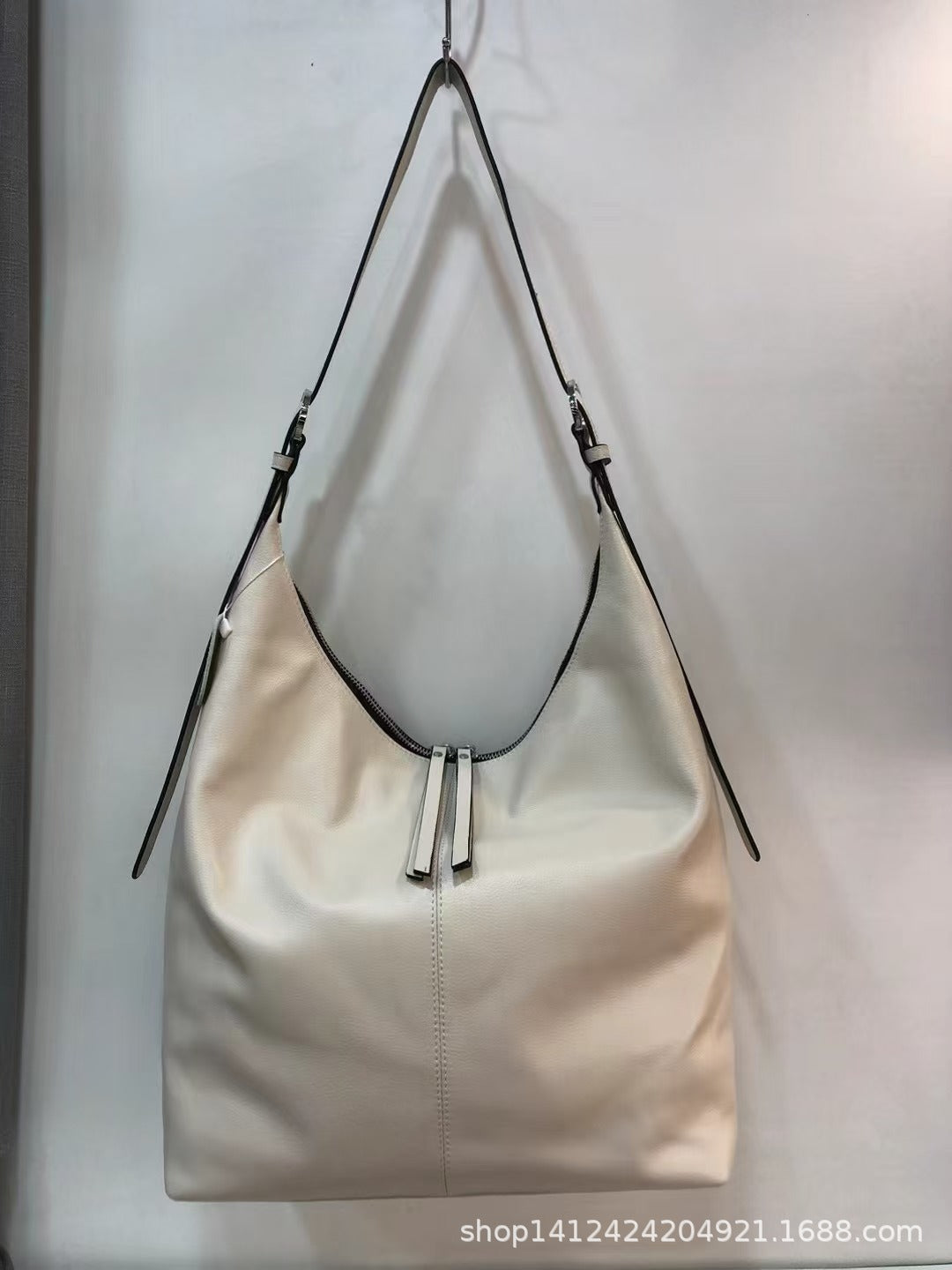 Large-Capacity Women's Shoulder Bucket Bag, Versatile Tote Bag, Fashionable Crossbody Bag, Genuine Leather Women's Handbag
