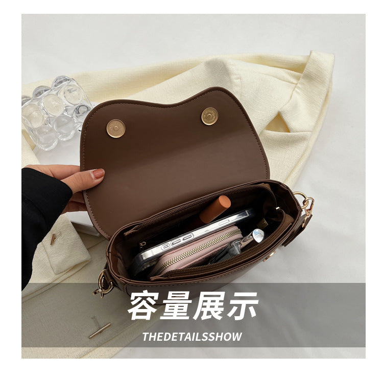 Cross-border Retro Niche Women's Small Bag 2024 New Fashion Saddle Bag Wide Shoulder Strap Crossbody Women's Bag Underarm Bag