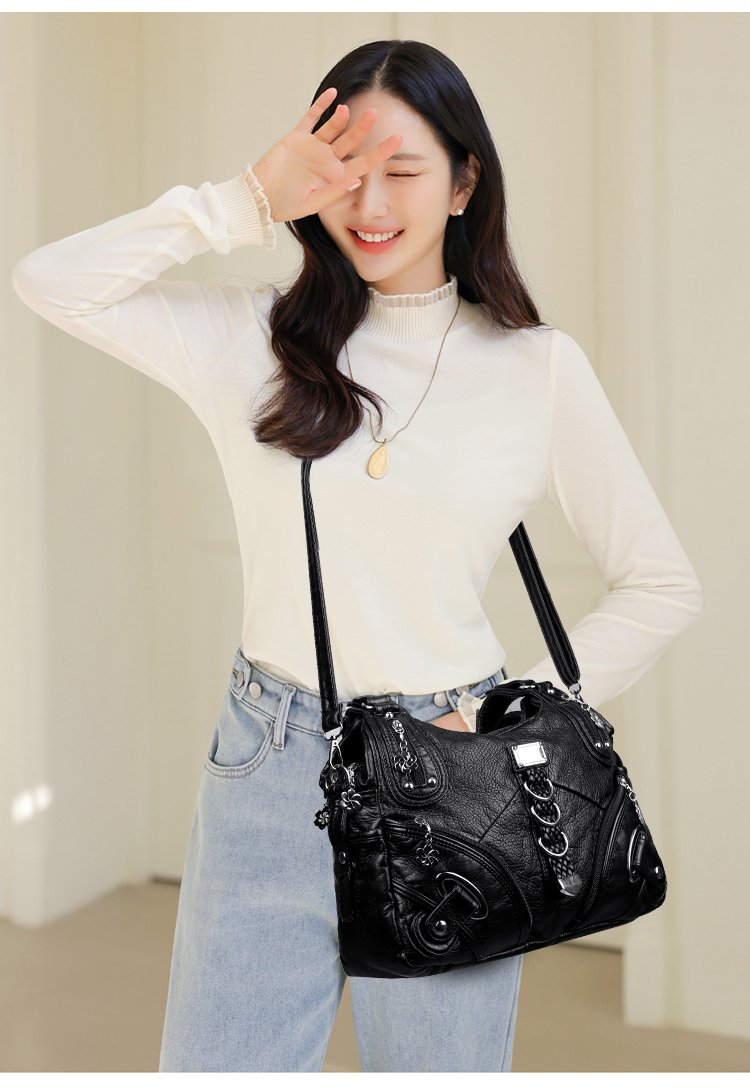 Cross-border Explosions Foreign Trade Women's Bag European and American Women's Bag Trendy Large Capacity Single Room Bag Portable Crossbody Bag Women's Bag Wholesale
