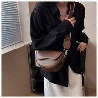 Cross-border Retro Niche Women's Small Bag 2024 New Fashion Saddle Bag Wide Shoulder Strap Crossbody Women's Bag Underarm Bag